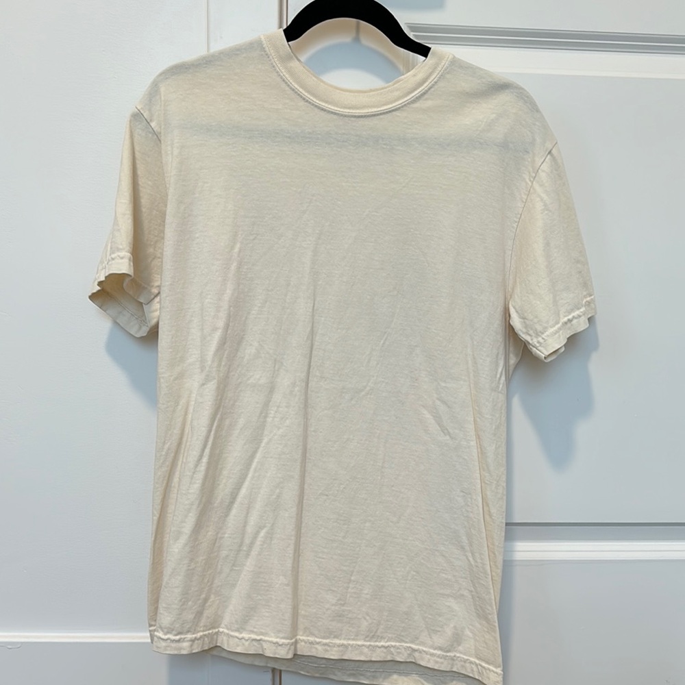 Cream “Everything Hurts and I’m Hungry” Etsy T-Shirt. Size M.